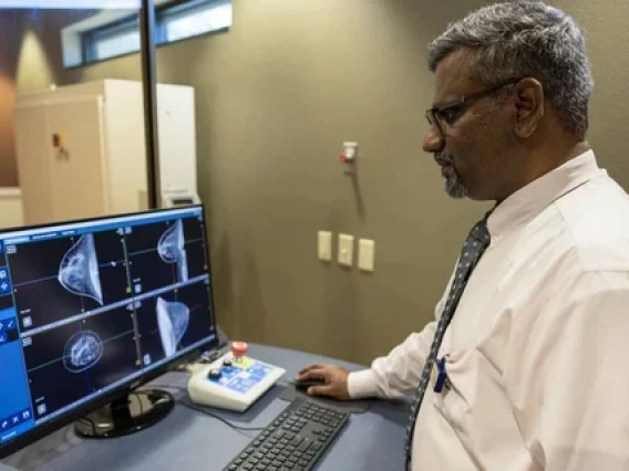 Srinivasan Vedantham in the laboratory.